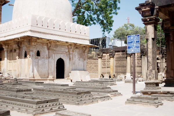 Nizamuddin Family Tombs Chanderi Madhya Pradesh Nizamuddin Family Tombs Chanderi Madhya Pradesh